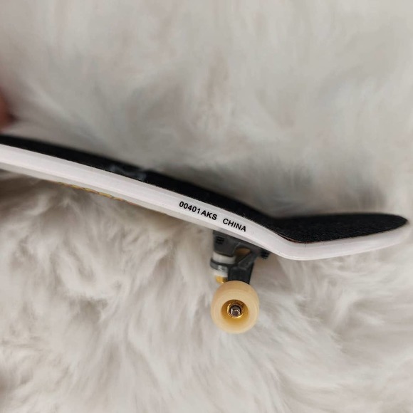 Tech Deck Antihero Skateboard White Rare Series 8 Classic Eagle Fingerboard - Picture 4 of 4